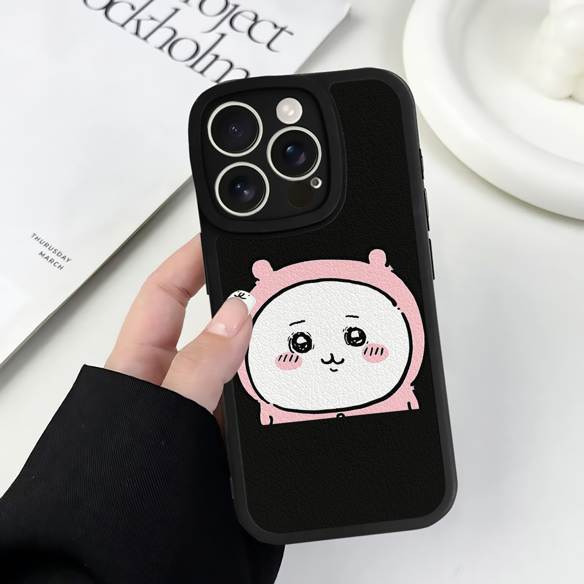 （画像用） ちいかわ ちいかわ Chii-kawa chiikawa 【iPhone 16シリーズ対応】シリコンスマホケース（レザー調） 材質：シリコン